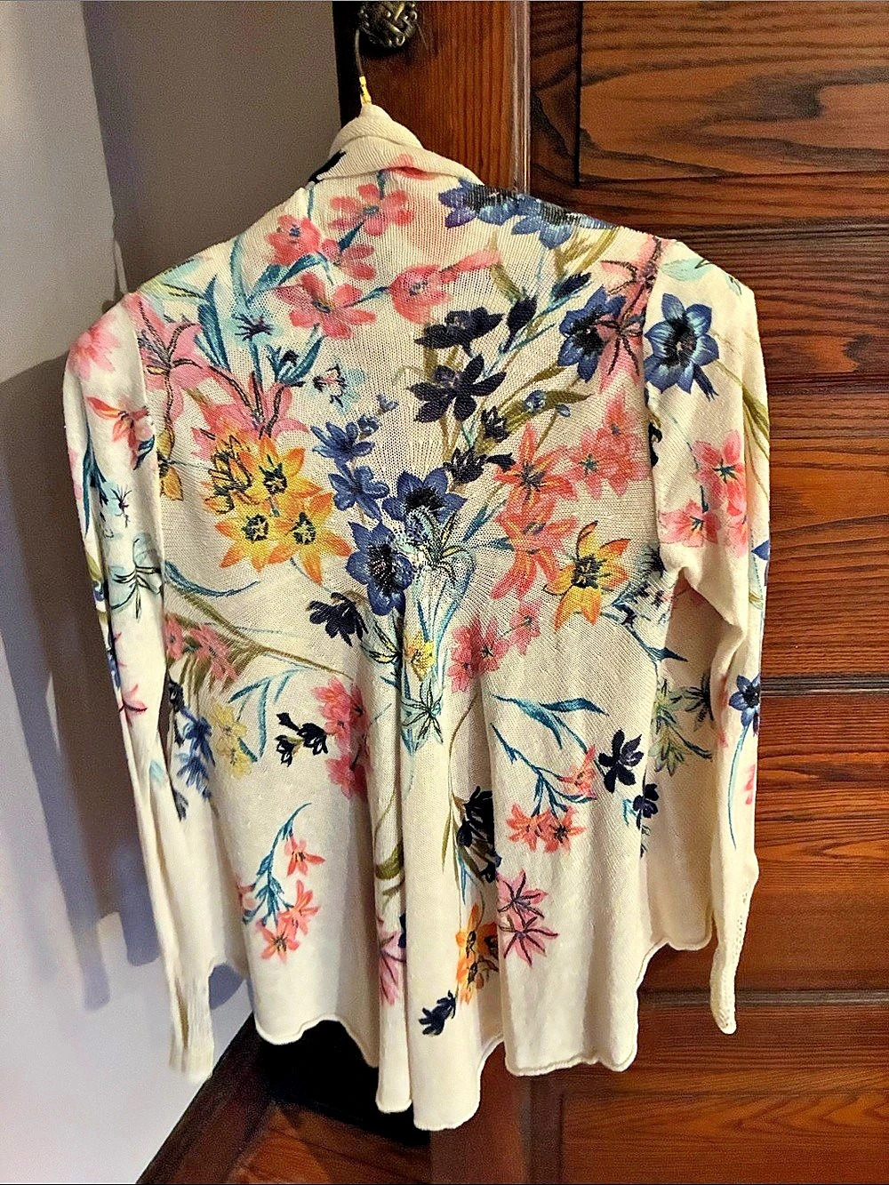 Knitted and knotted Floral Cardigan Cream & Blue Size Small